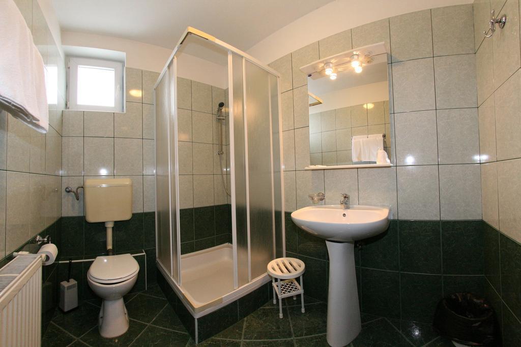 Pensiune Montana Curtea de Argeş Habitación foto