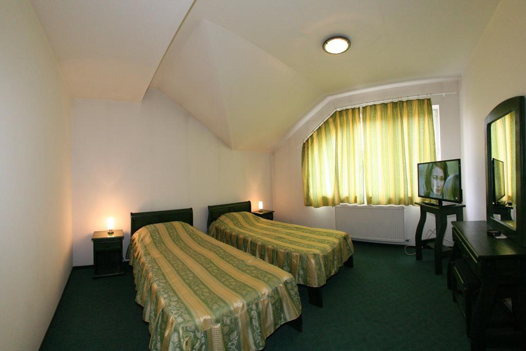 Pensiune Montana Curtea de Argeş Habitación foto